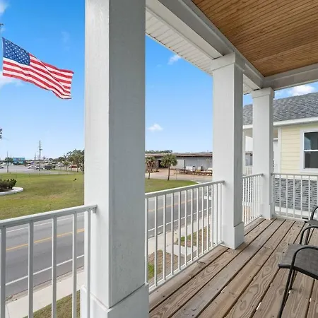 Downtown Home + Bay Views + Seafood Market