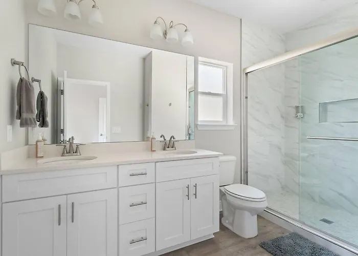 Holiday home Downtown + Bay Views + Seafood Market