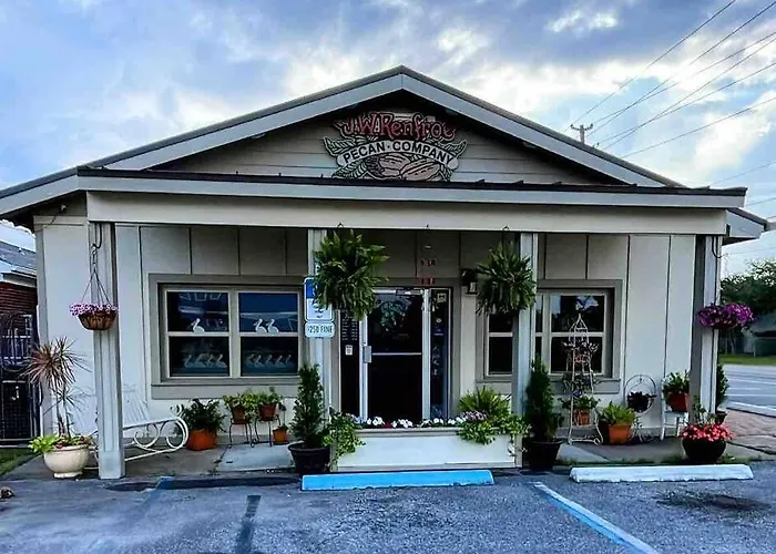 Downtown + Bay Views + Seafood Market Holiday home Pensacola