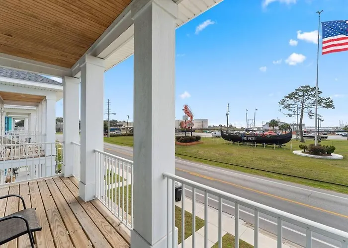 Downtown + Bay Views + Seafood Market Pensacola
