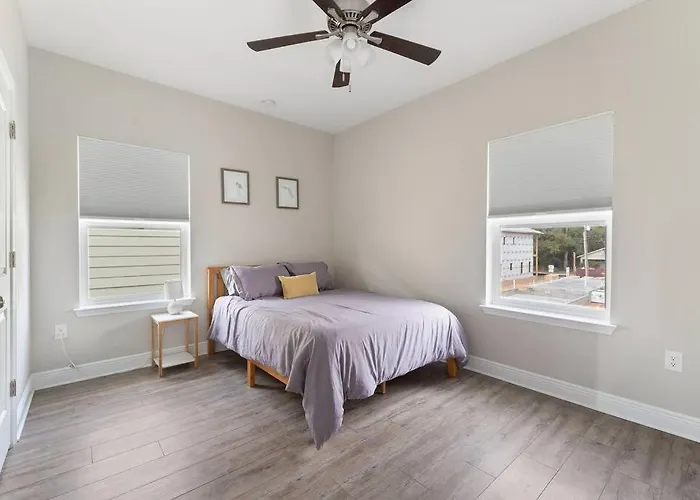 Holiday home Downtown + Bay Views + Seafood Market *