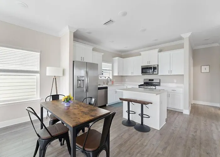 Downtown + Bay Views + Seafood Market Holiday home Pensacola
