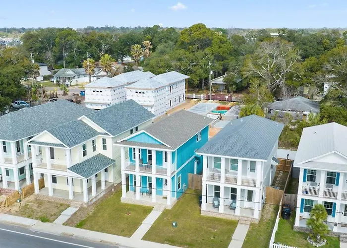 Downtown + Bay Views + Seafood Market Holiday home *